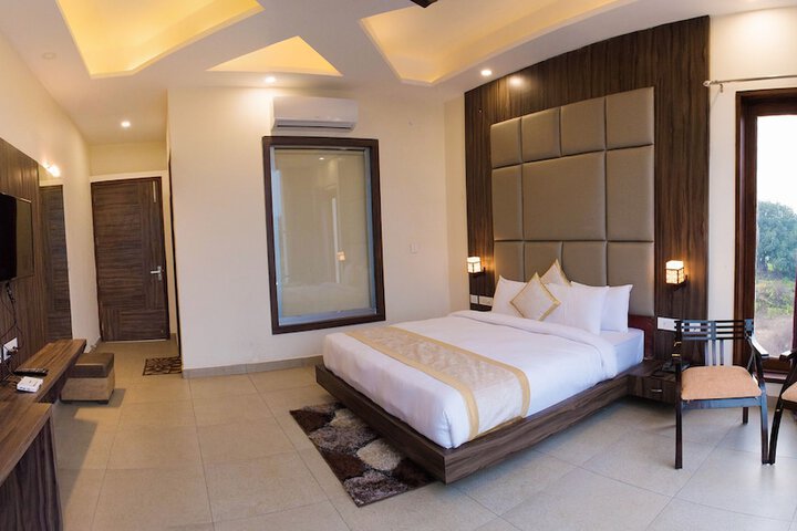 Room 10 of 28