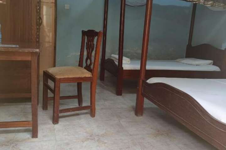 Room 9 of 38