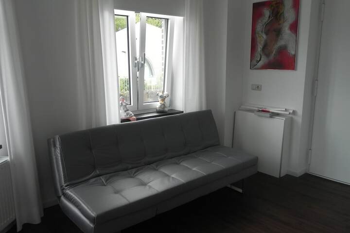 Room 2 of 27