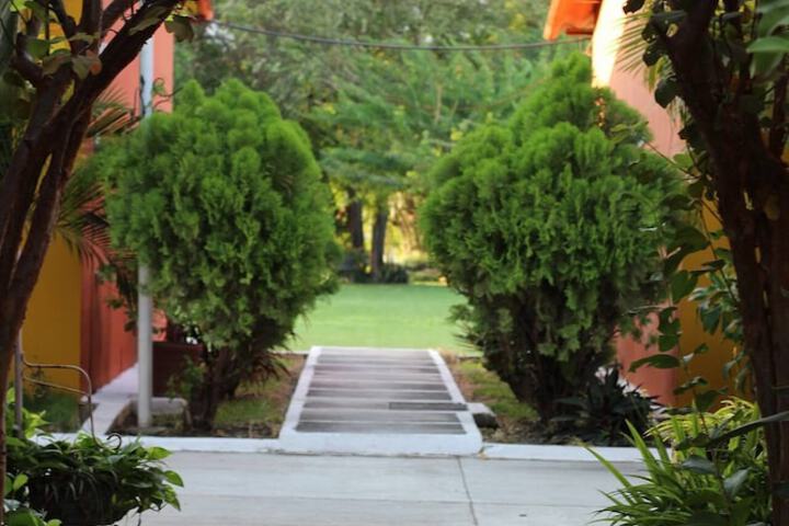 Hotel Exterior 27 of 31