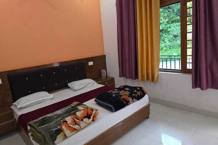 Room 10 of 14