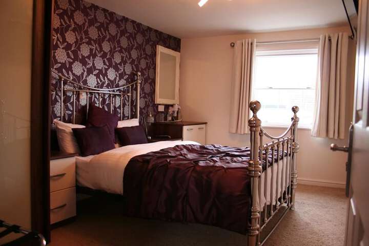 Room 2 of 28