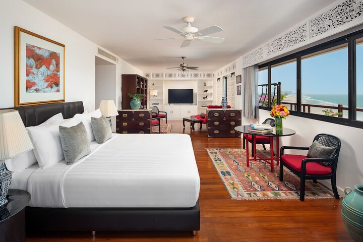 Room 15 of 275