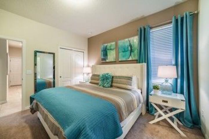 Room 9 of 32