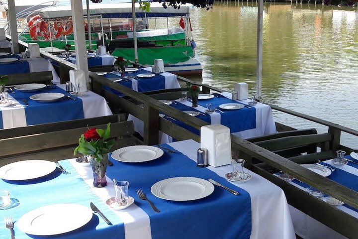 Dining 7 of 18