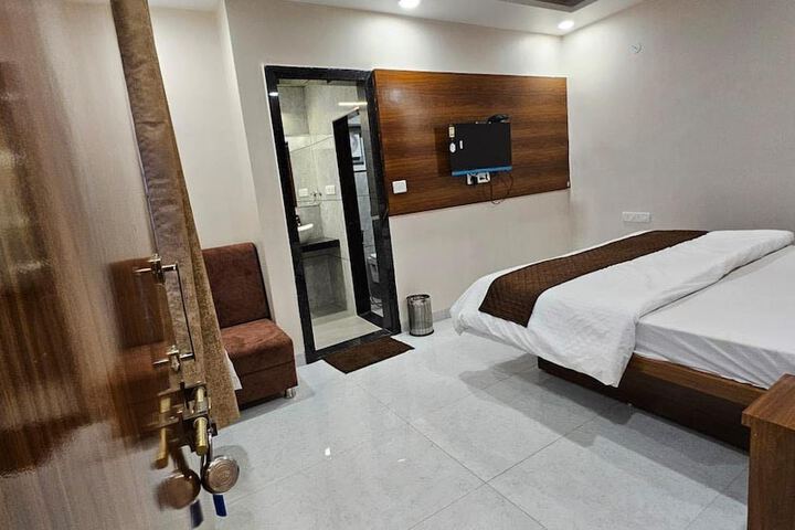 Room 5 of 31