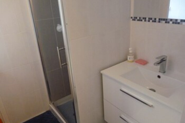 Room 9 of 37