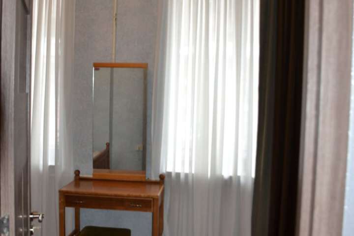 Room 12 of 28
