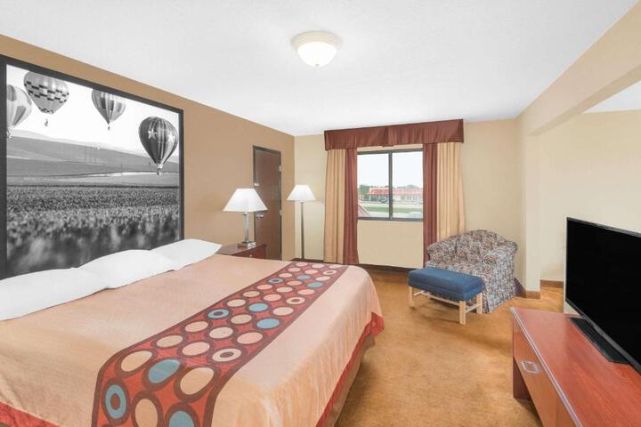 1 King Bed (5 of 13)