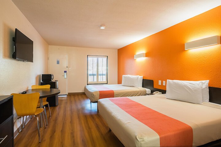 2 Queen Beds (9 of 9)