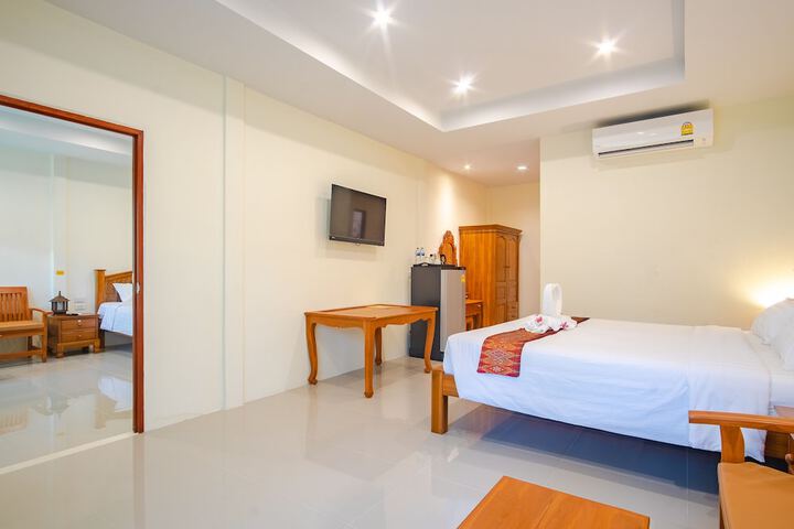 Room 13 of 38
