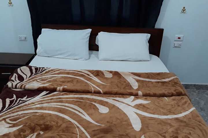Room 5 of 83