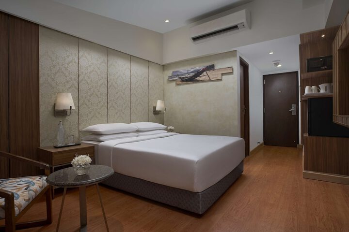 Room 52 of 143