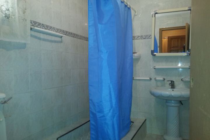 Room 8 of 27