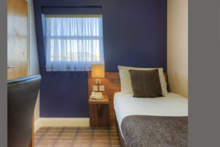 Room 14 of 28