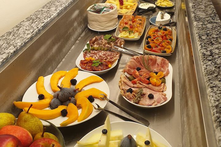 Dining 94 of 110