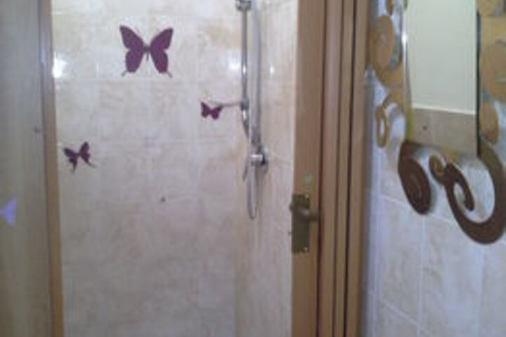 Room 6 of 33