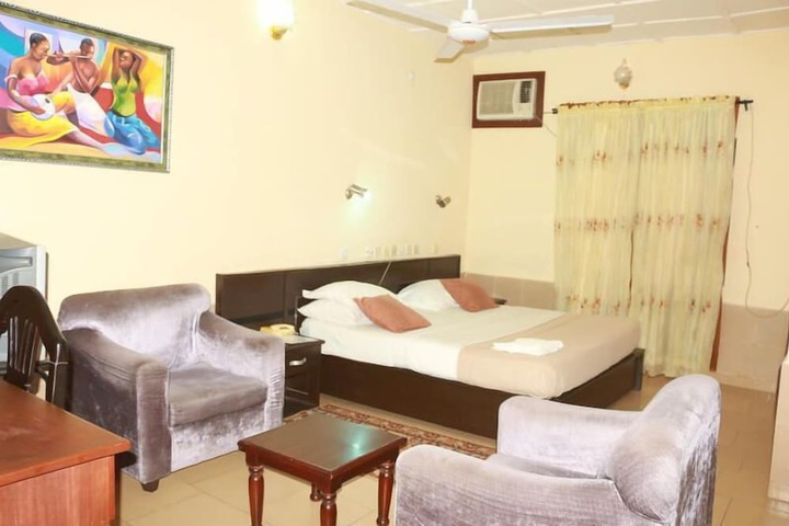 Room 12 of 15