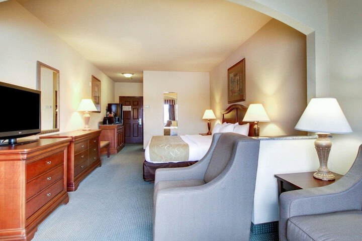Room 8 of 33