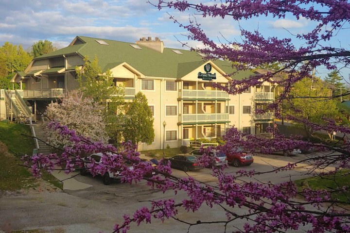 Grand Wood Suites