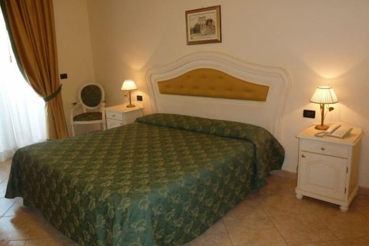 Room 10 of 53