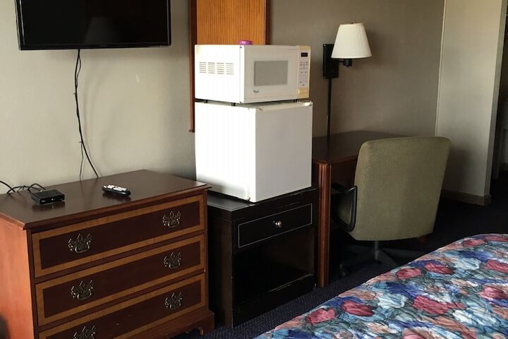 Room 6 of 9