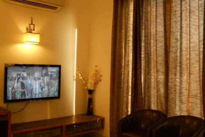 Room 6 of 9