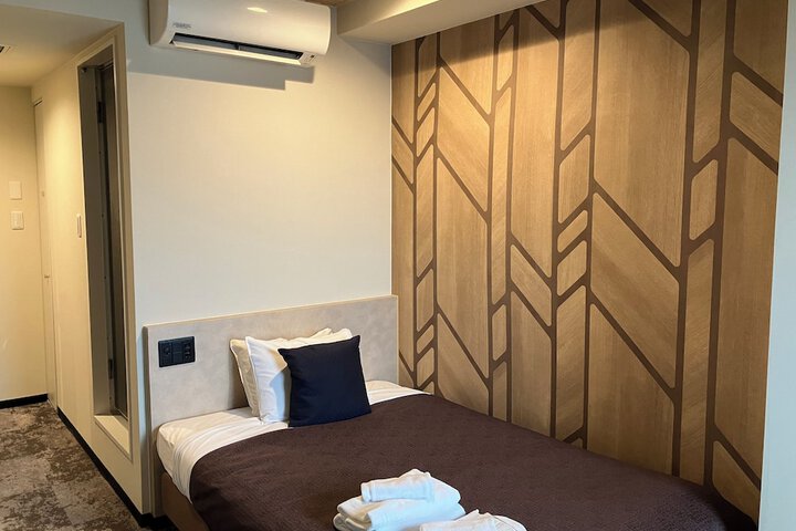 Room 8 of 24
