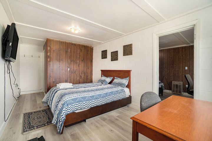 Room 5 of 13