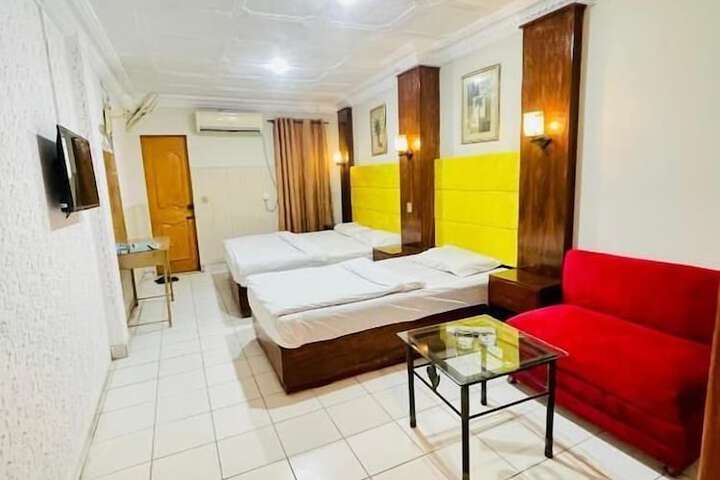 Room 12 of 25