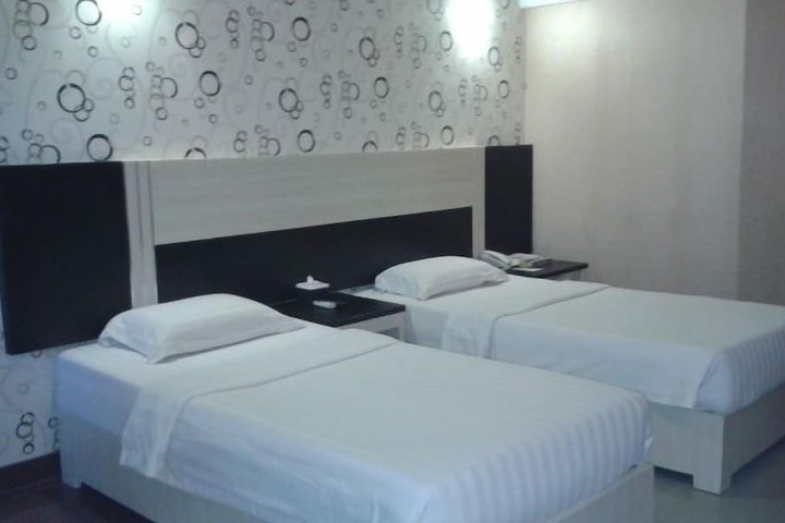 Room 9 of 28