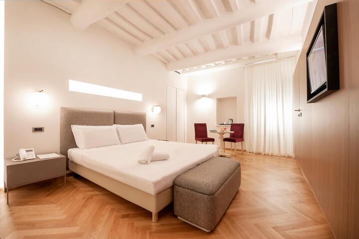 Room 9 of 10