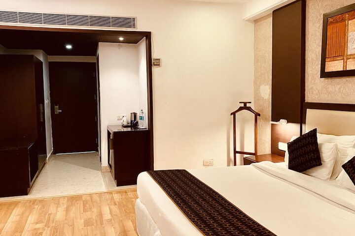 Room 17 of 41