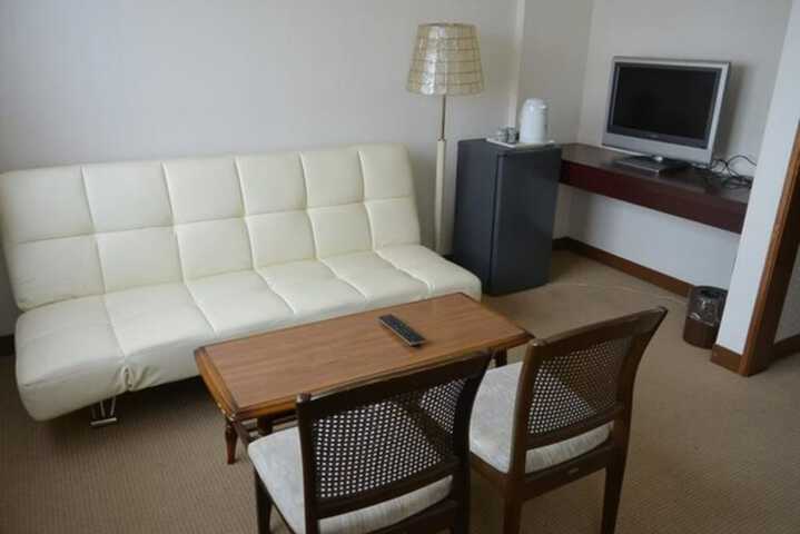 Room 10 of 27