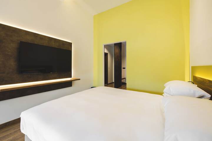 Room 39 of 211
