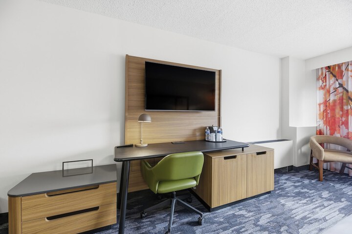 Room 6 of 18