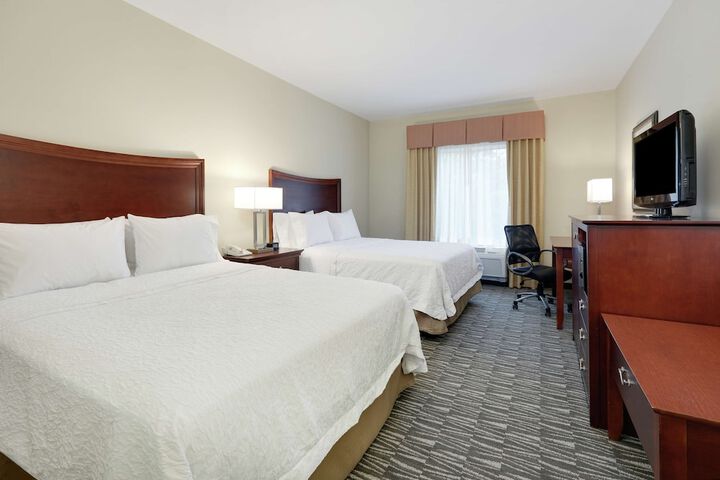 2 Queen Beds (2 of 15)