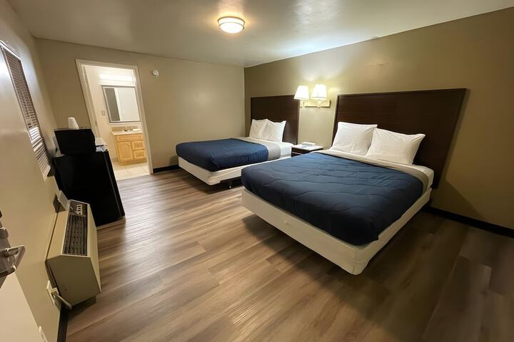 Standard Room, King or Two Doubles (9 of 14)