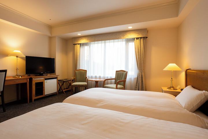 Room 11 of 21