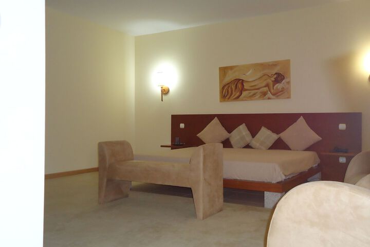 Room 4 of 38