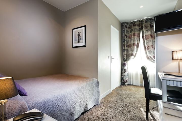 Room 18 of 37