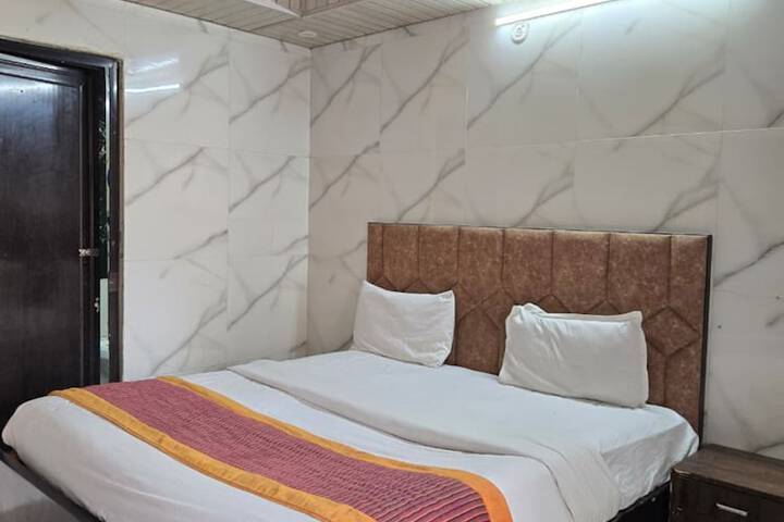 Room 13 of 22