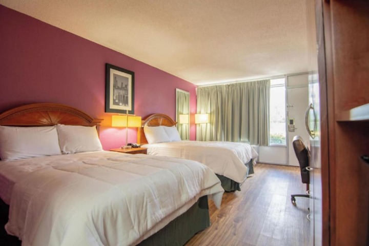 Room 10 of 21