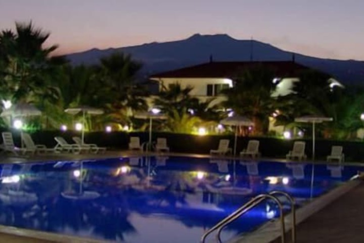 Hotel Pool