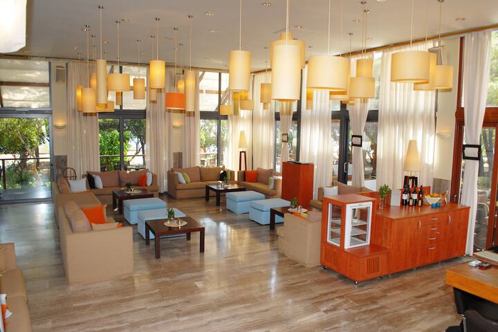 Entrance & Lobby