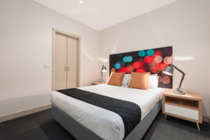 Room 10 of 32