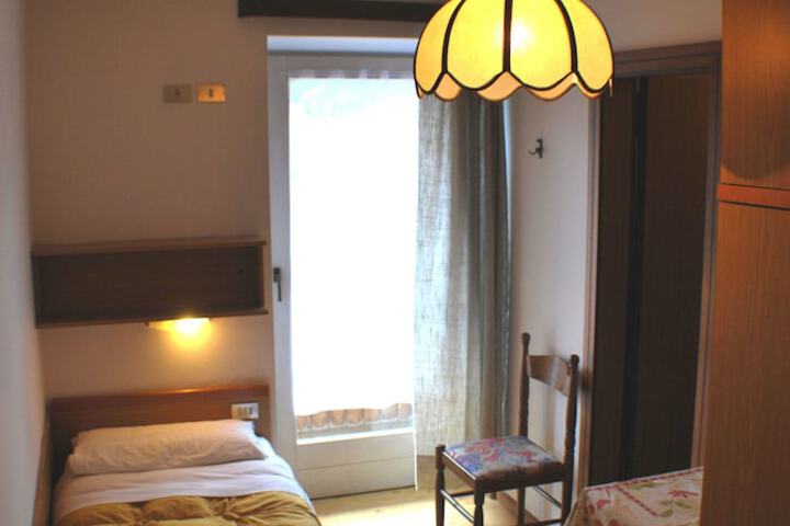 Room 10 of 61