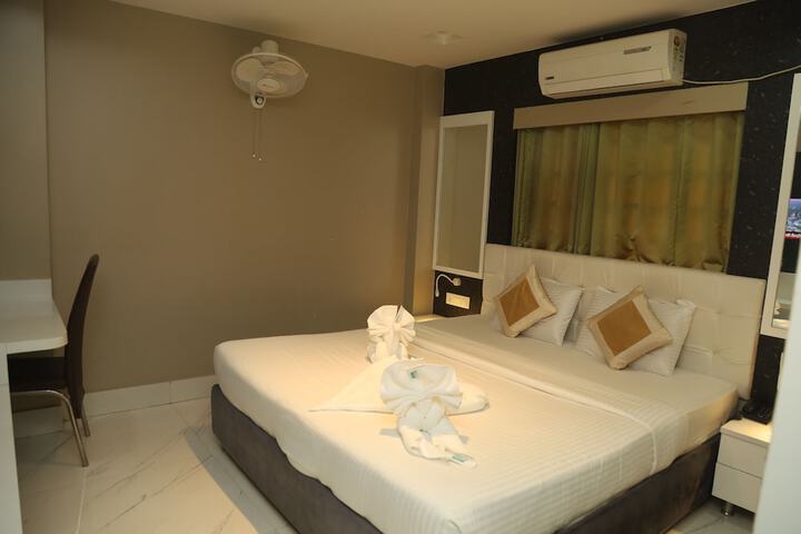 Room 2 of 25