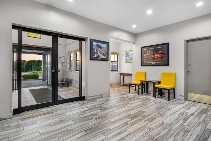 Entrance & Lobby