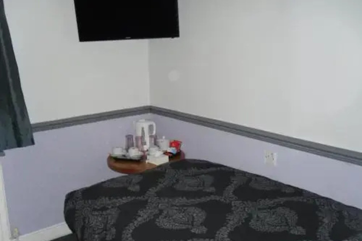 Room 4 of 17